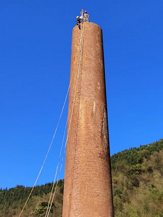 衡陽(yáng)煙囪拆除公司大比拼:安全拆除是關(guān)鍵